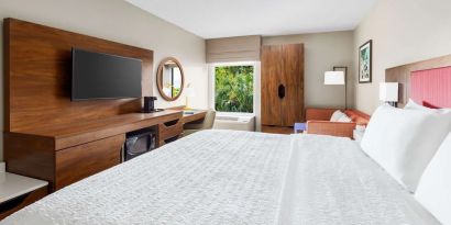 Day use room with work desk and natural light at Hampton Inn Ft. Lauderdale-Cypress Creek.