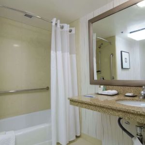 Guest bathroom with shower and tub at Hilton Los Angeles Airport.