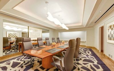 Professional meeting room at Hilton Los Angeles Airport.