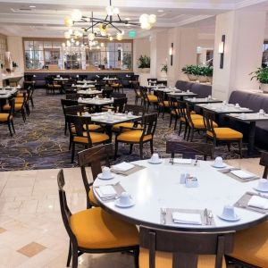 Breakfast area perfect for coworking at Hilton Los Angeles Airport.