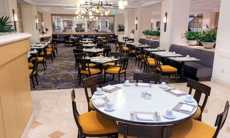 Breakfast area perfect for coworking at Hilton Los Angeles Airport.