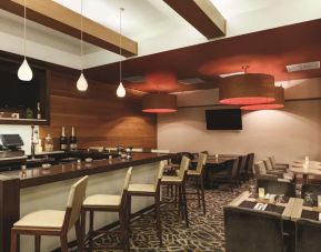 On-site bar with comfortable seating at Hilton Garden Inn New York/Manhattan-Midtown East.