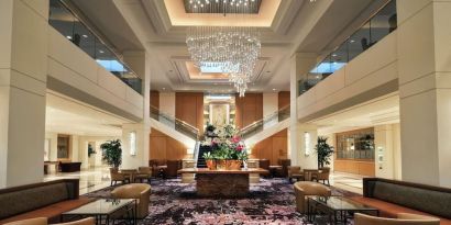 Lobby lounge area and workspace at Hilton Los Angeles Airport.