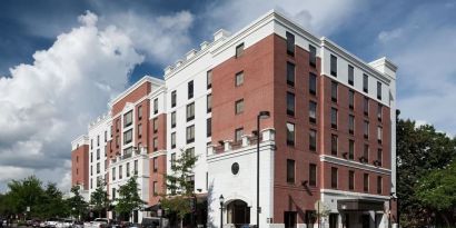 Exterior view of Hampton Inn & Suites Gainesville-Downtown.