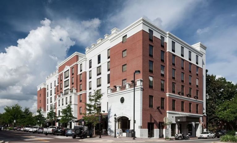 Exterior view of Hampton Inn & Suites Gainesville-Downtown.