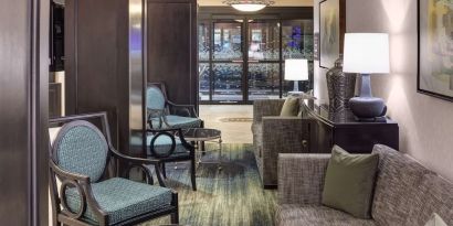 Lobby lounge at Hampton Inn & Suites Gainesville-Downtown.
