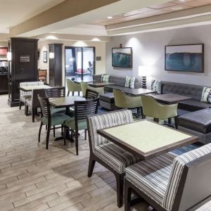 On-site restaurant at Hampton Inn & Suites Gainesville-Downtown.