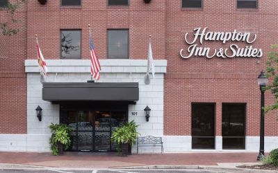 Entrance at Hampton Inn & Suites Gainesville-Downtown. 