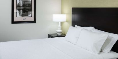 King bed at Hampton Inn & Suites Gainesville-Downtown.