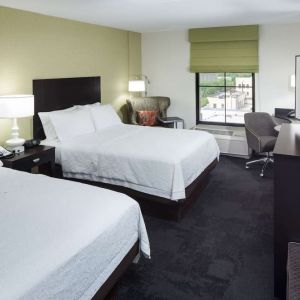 Day use twin room with work desk at Hampton Inn & Suites Gainesville-Downtown.