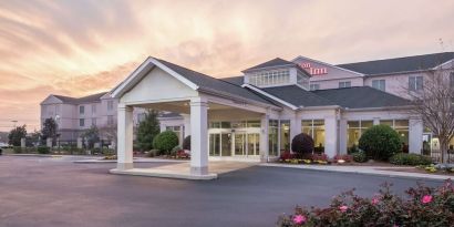 Entrance at Hilton Garden Inn Dothan.