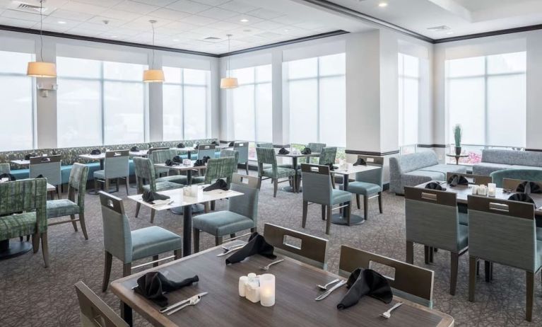 Dining area with comfortable seating, perfect for coworking at Hilton Garden Inn Dothan.