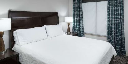 King bed at Hilton Garden Inn Dothan.
