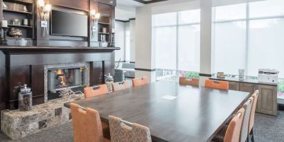 Lobby workspace with printer at Hilton Garden Inn Dothan.