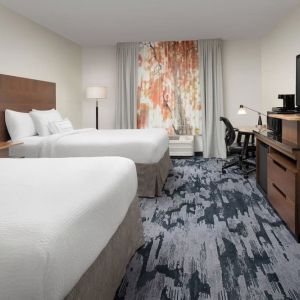 Day use twin room with work desk at Fairfield Inn & Suites By Marriott Baltimore BWI Airport.