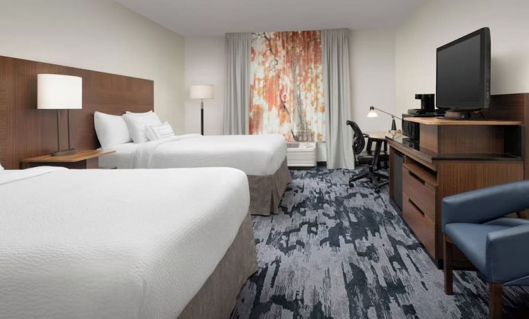 Day use twin room with work desk at Fairfield Inn & Suites By Marriott Baltimore BWI Airport.