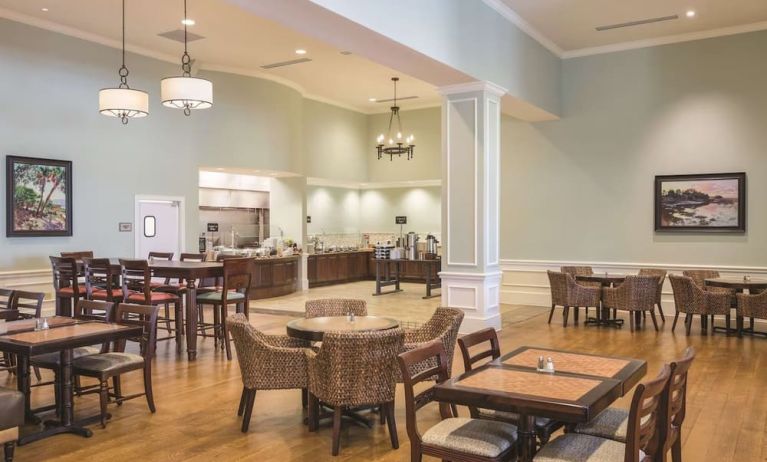 Dining area at Embassy Suites By Hilton Savannah.