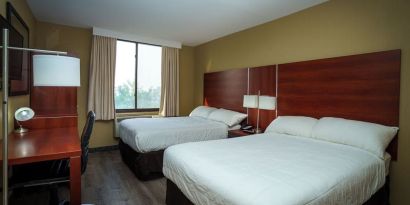 Day use twin room with work desk and private bathroom at Sky Hotel Flushing - Laguardia Airport.