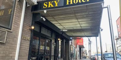 Entrance at Sky Hotel Flushing - Laguardia Airport.