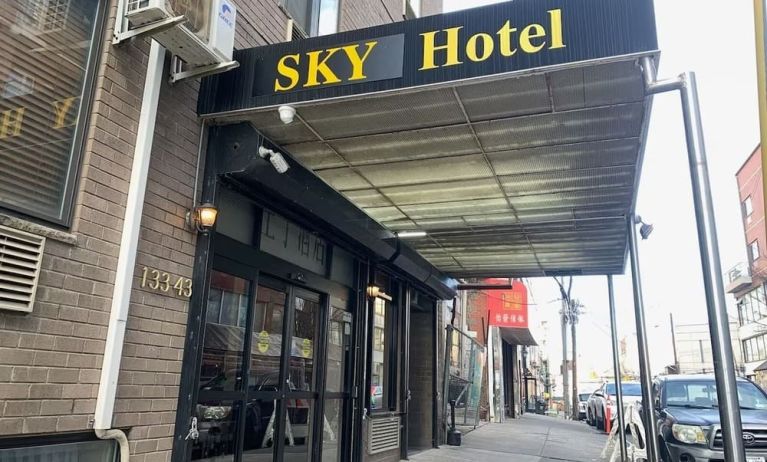 Entrance at Sky Hotel Flushing - Laguardia Airport.