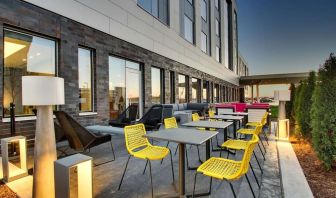 Outdoor seating at The Rose Hotel Chicago O’Hare, Tapestry Collection By Hilton.