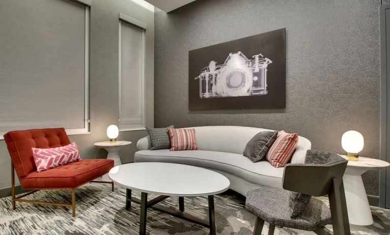 Lounge seating at The Rose Hotel Chicago O’Hare, Tapestry Collection By Hilton.