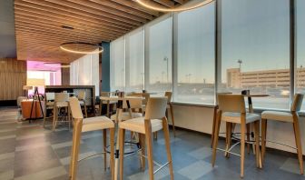 Lobby workspace at The Rose Hotel Chicago O’Hare, Tapestry Collection By Hilton.