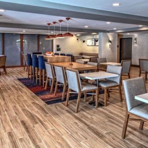 On-site restaurant at Hampton Inn Vallejo.