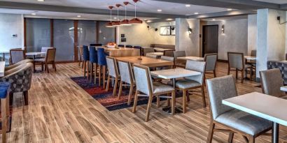 On-site restaurant at Hampton Inn Vallejo.