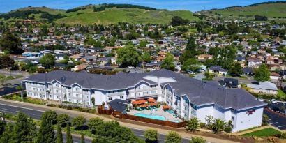 Aerial view of Hampton Inn Vallejo.