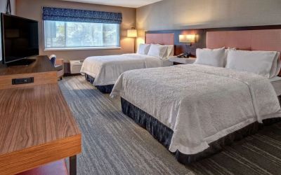 Day use twin room with work desk at Hampton Inn Vallejo.
