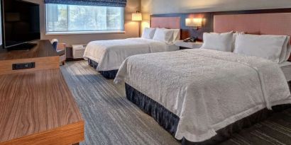 Day use twin room with work desk at Hampton Inn Vallejo.