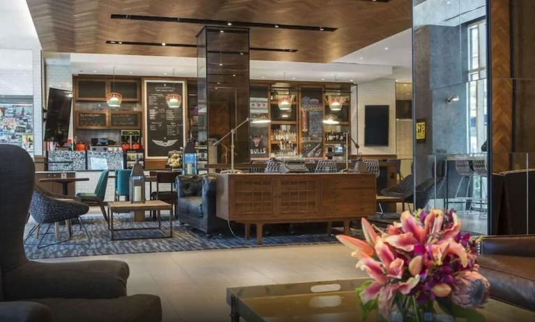 Lounge area and workspace at The Chicago Hotel Collection - Magnificent Mile.