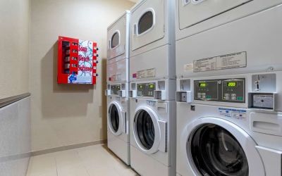 Laundry service is available for guests at 	Comfort Suites Alexandria, LA.