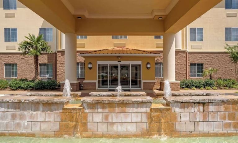 Beautiful entrance at Comfort Suites Alexandria, LA