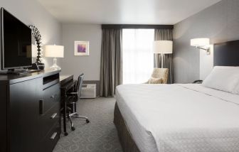 Day use room at Crowne Plaza Chicago SW.