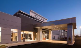 Hotel exterior and parking at Crowne Plaza Chicago SW.