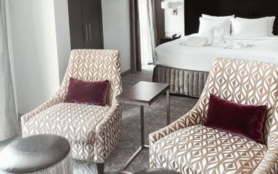 Day room with lounge area at Crowne Plaza Chicago SW.