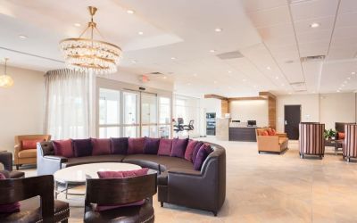 Lobby and lounge at Crowne Plaza Chicago SW.