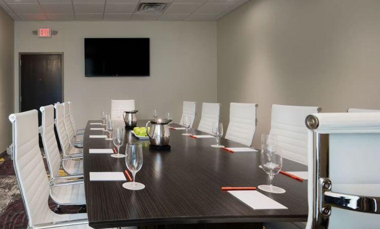 Meeting room at Crowne Plaza Chicago SW.