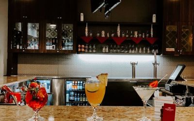 Bar at Crowne Plaza Chicago SW.