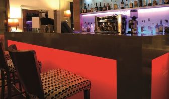 Cozy bar at Thistle Bloomsbury Park.