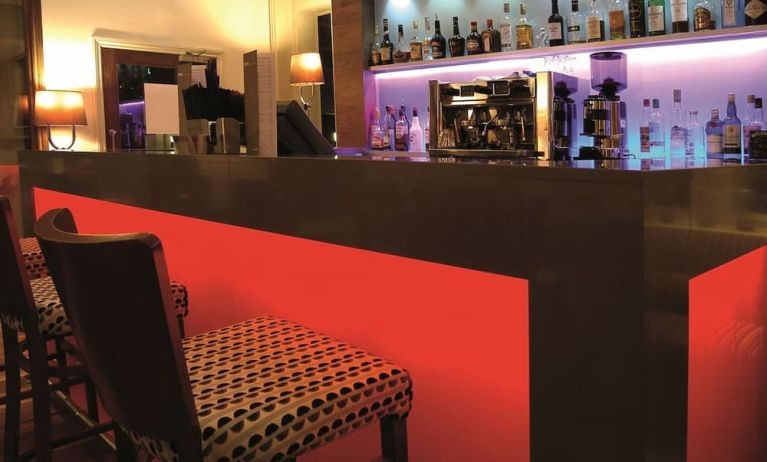 Cozy bar at Thistle Bloomsbury Park.