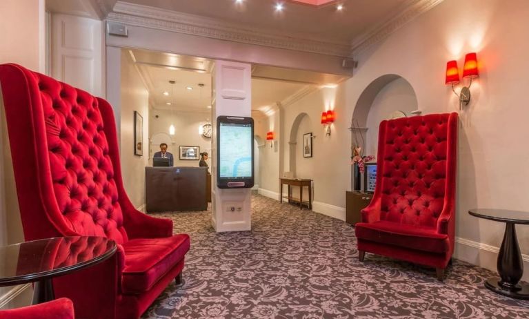 Lobby seating at Thistle Bloomsbury Park.