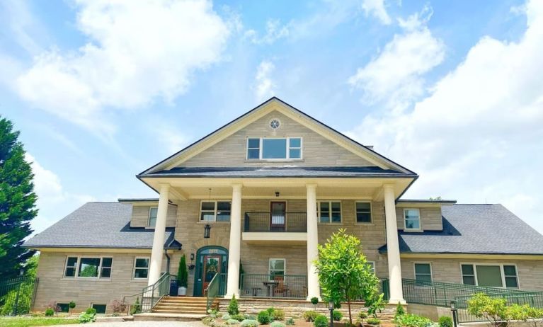 Exterior view of SKYLARANNA Resort & Spa.