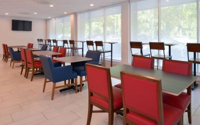 Dining area with comfortable seating at Holiday Inn Express Towson Baltimore North.