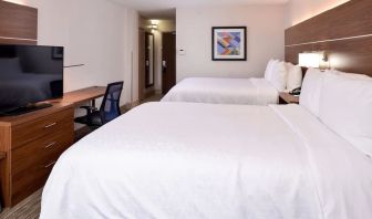 Day use twin room with work desk at Holiday Inn Express Towson Baltimore North.