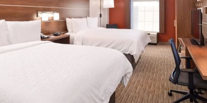 Day use twin room with work desk and private bathroom at Holiday Inn Express Towson Baltimore North.