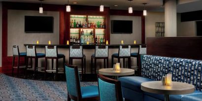 On-site bar with lounge area at Courtyard Boston Cambridge.