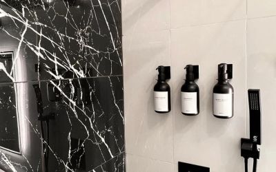 Day room with shower at The Irish Inn Boutique Hotel.